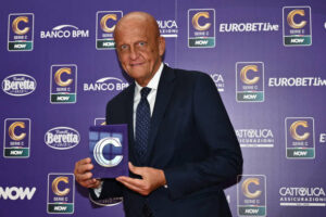 Pierluigi Collina luôn nhận được sự tôn trọng từ các cầu thủ.